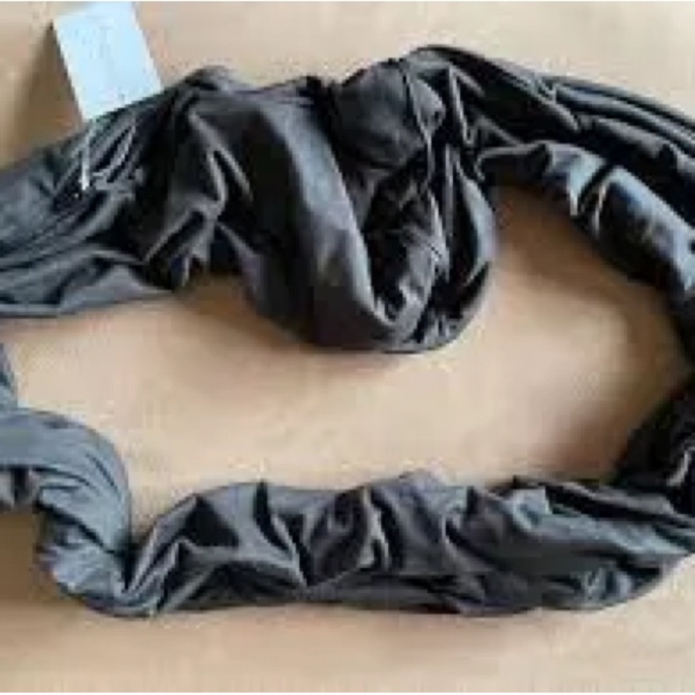 BEYOND YOGA Convertible Gym Bag Black + Beyond Yoga Hidden Pocket Infinity Scarf - Picture 13 of 14